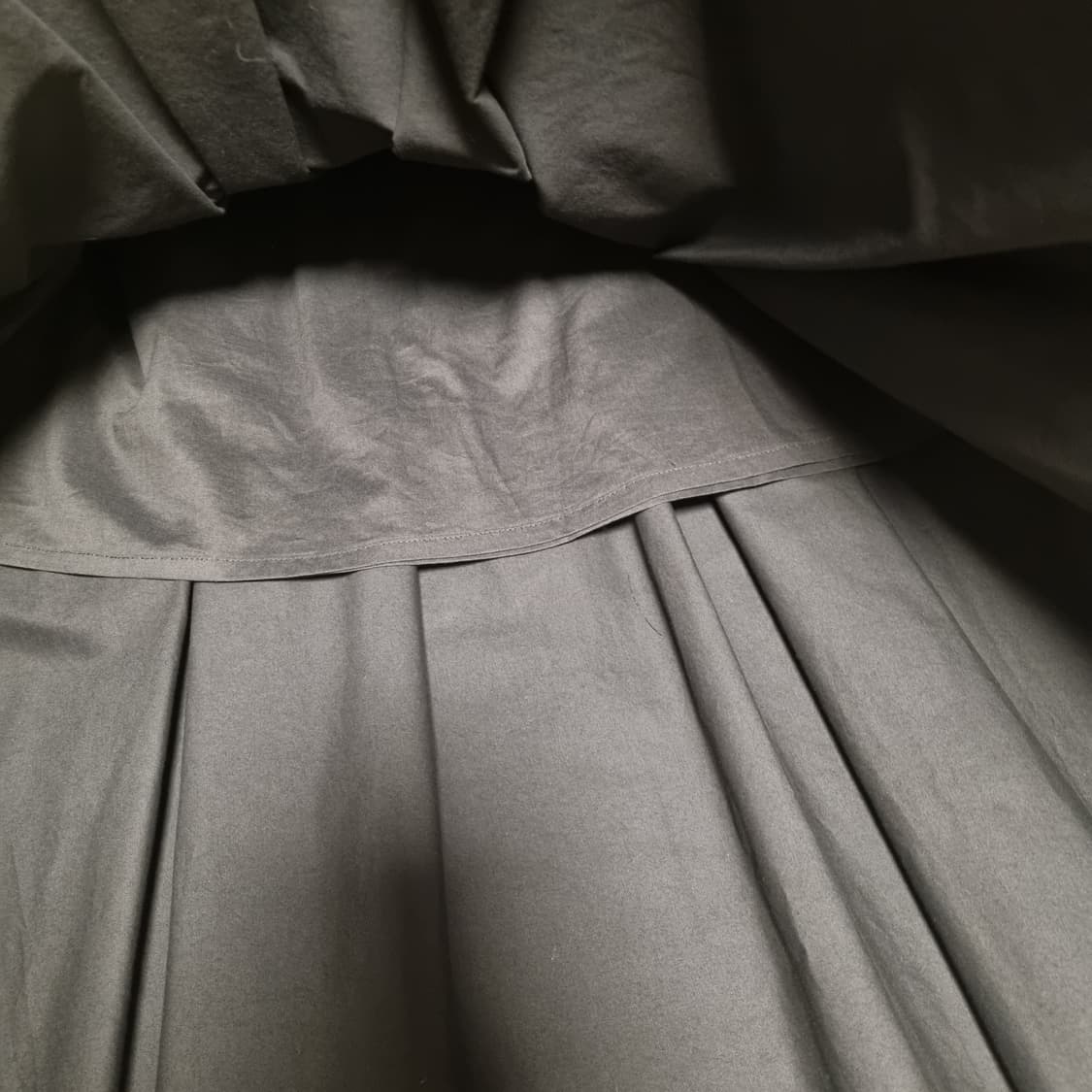 (새상품)The Aperture 디 에퍼처 핀턱 스커트 상품이미지6