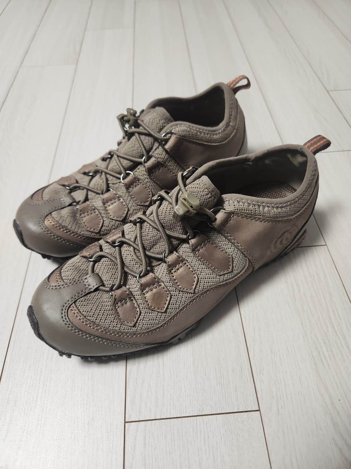 컬럼비아 등산화 캠핑용 트레블용 스니커즈 (BL2174) 사이즈245

 상품이미지1