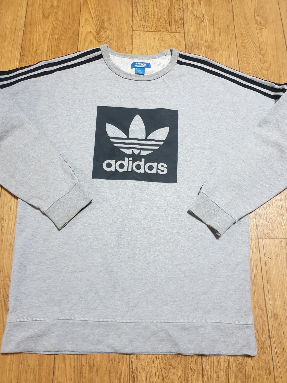 1230 아디다스 맨투맨티 110 사이즈입니다 상품이미지2