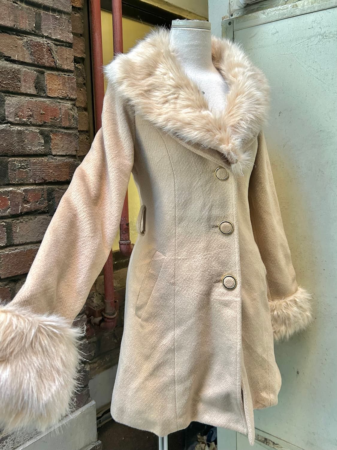 ** JPN 2000s **히메갸루 라떼갸루 크림 퍼 코트  상품이미지1