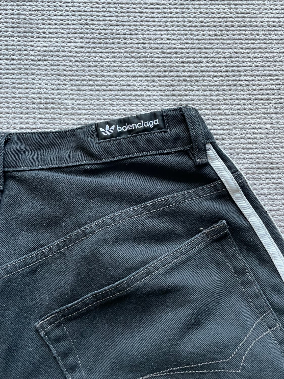 발렌시아가x아디다스 라지 베기 팬츠 블랙 상품이미지4