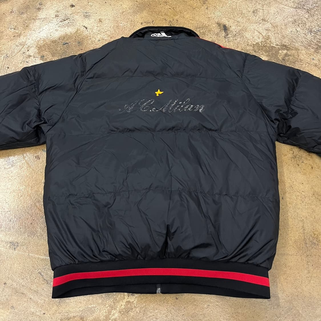 아디다스 검빨 ac밀란 블랙 레드 숏패딩 100 상품이미지4