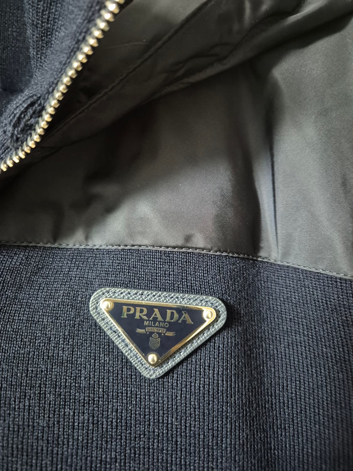 (22년) 프라다 나일론 풀집업 패딩 울집업가디건 95 (정품) 상품이미지5