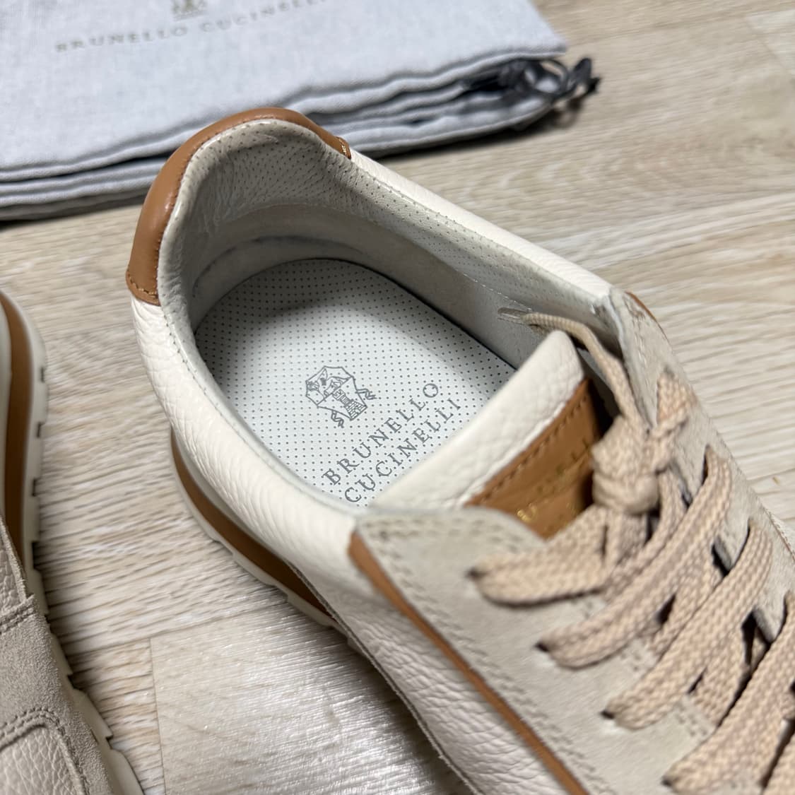 [S급/42] 브루넬로 쿠치넬리 스웨이드 스니커즈 아이보리 상품이미지6