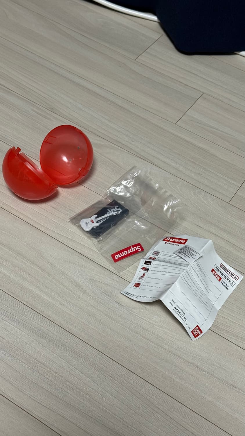 [OS] Supreme 가챠 기타 미니어쳐 상품이미지2