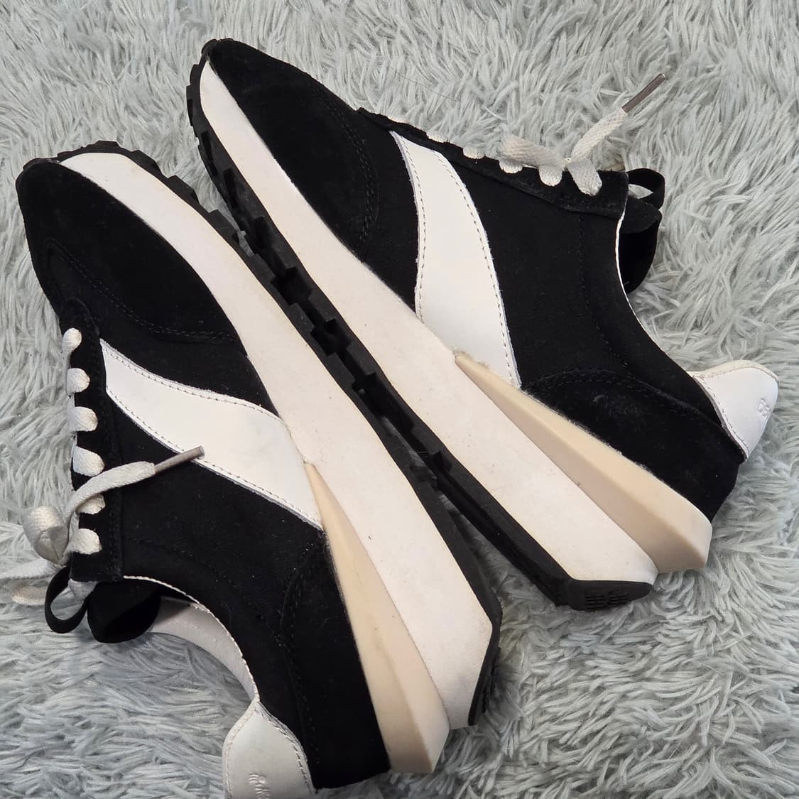 1w-28:베어파우(BEARPAW) 레트로 러너 스니커즈 블랙 24cm 상품이미지8