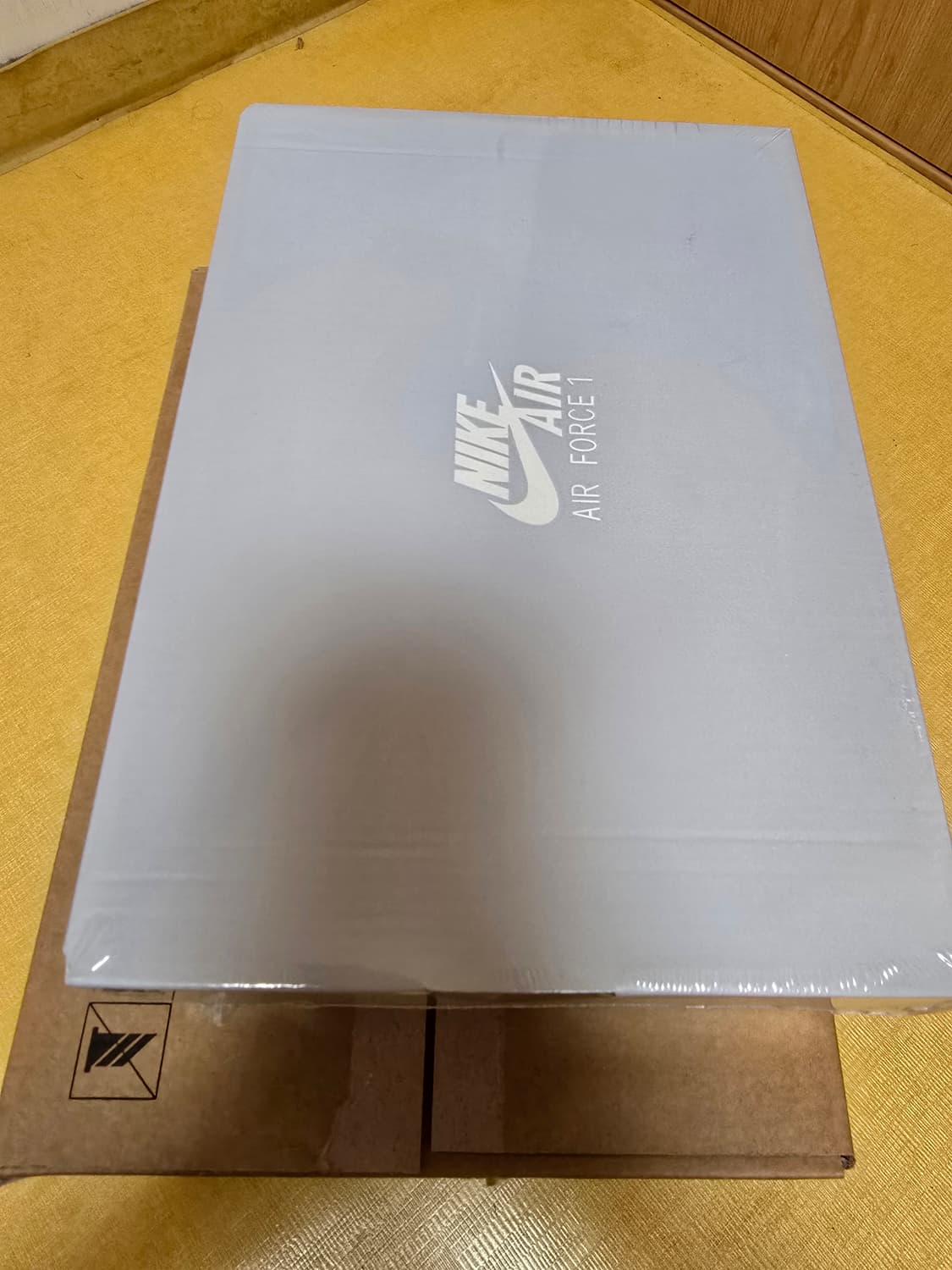 (W) 나이키 에어포스 1 '07 카카오 와우  235 팝니다 상품이미지1