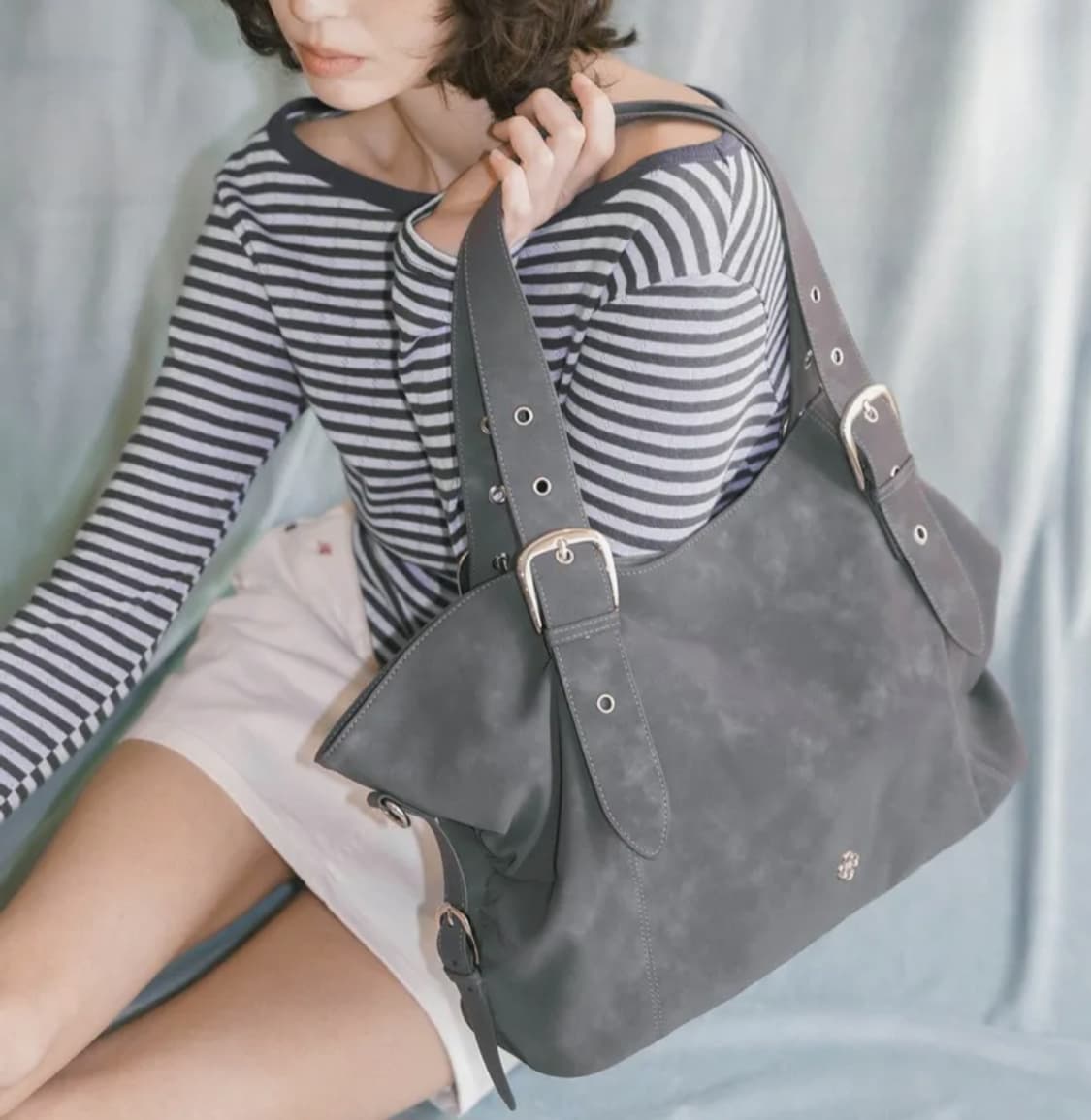 새상품 히어리 비비 버클 빅 숄더백 그레이 상품이미지1