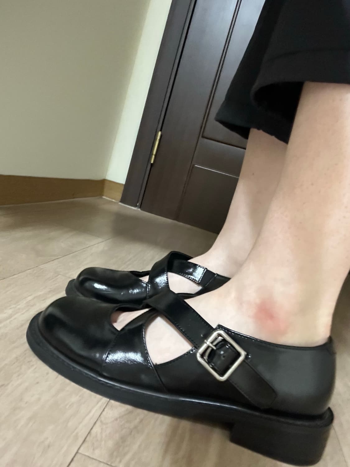 유광 블랙 로퍼 신발 상품이미지3