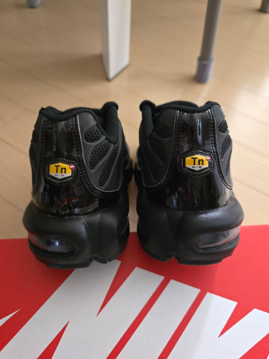 나이키 에어맥스 플러스 W 우먼스 트리플블랙 상품이미지3