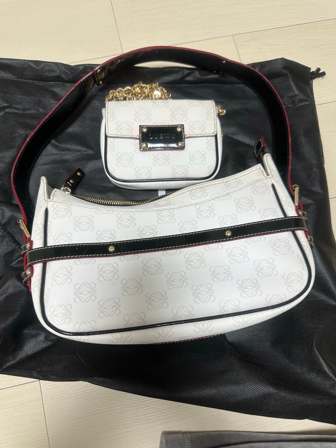 로에베 아나그램 숄더(지갑 및 미니백 가능) 상품이미지1