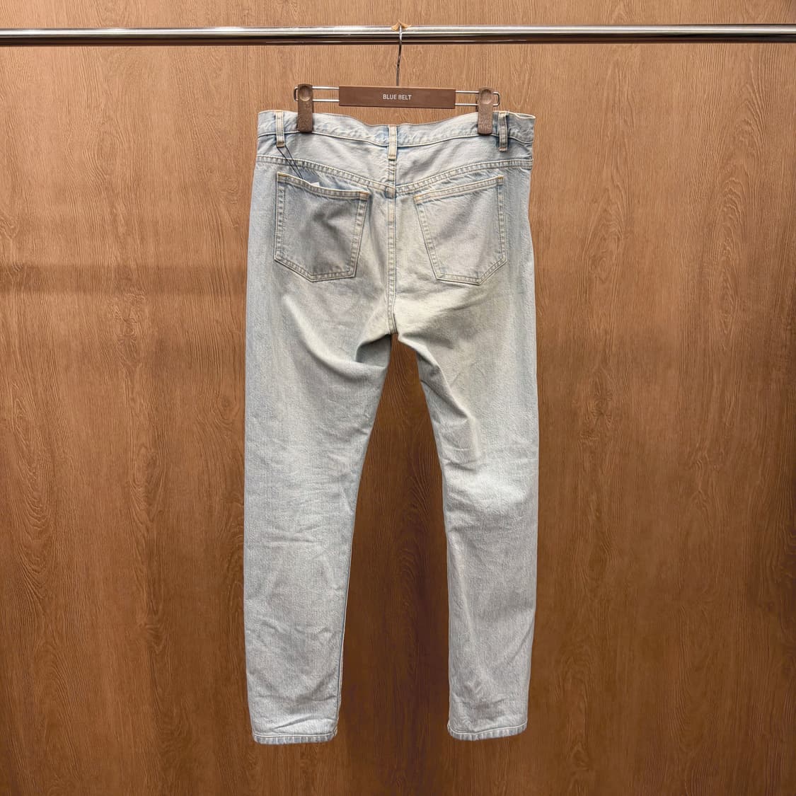 아페쎄 슬림 스트레이트 데님 팬츠 빈티지 워싱 버튼 포켓 디테일 연청 상품이미지3