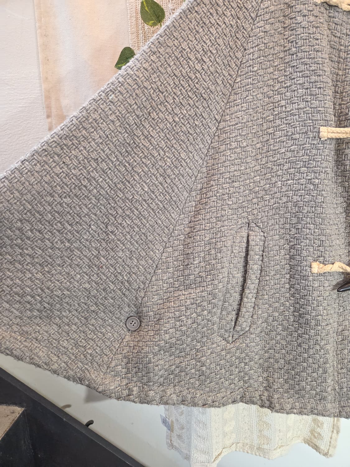 그레이 토글 버튼 케이프 코트 상품이미지4