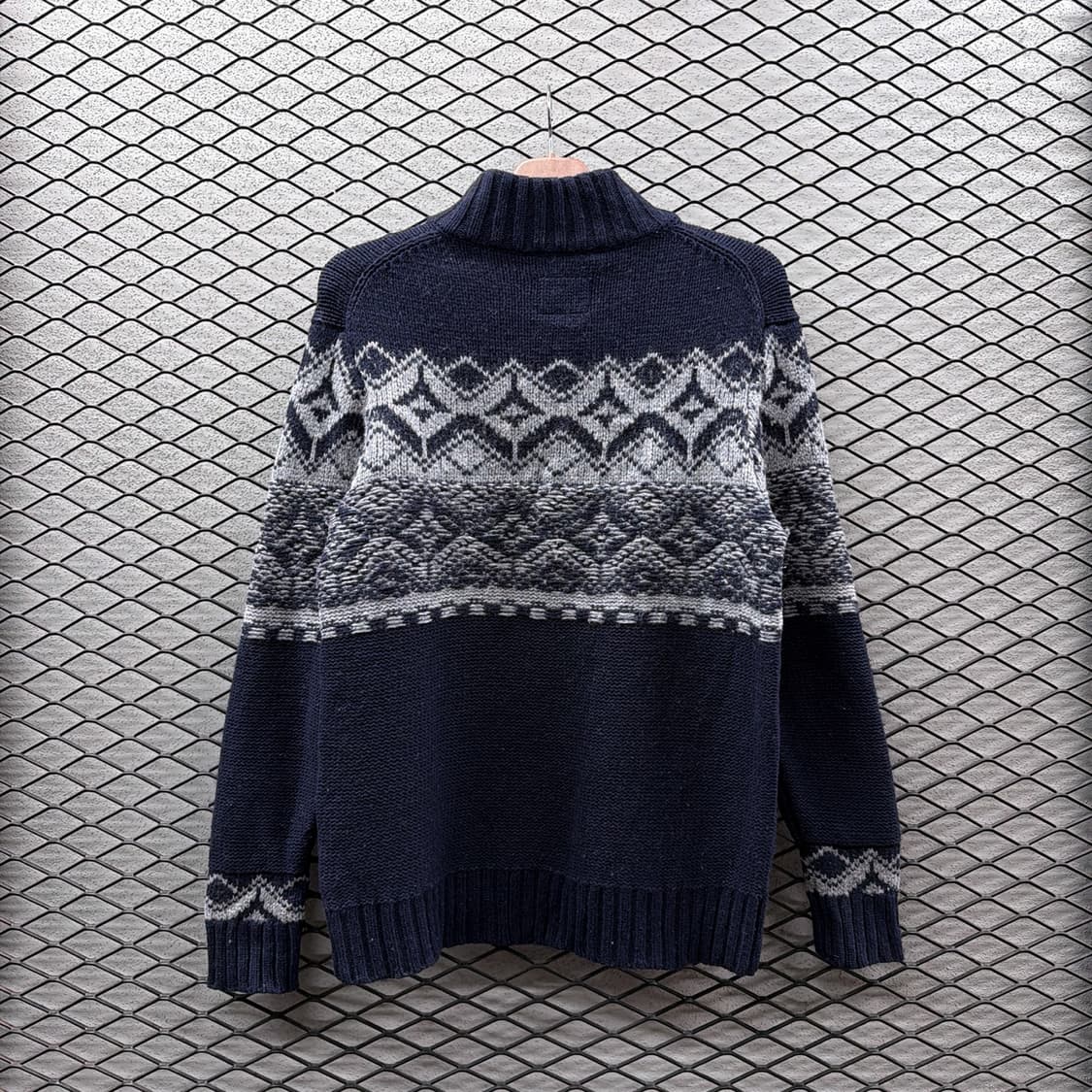 노드릭 패턴 반집업 니트 와이드시보리 디테일 네이비 상품이미지3