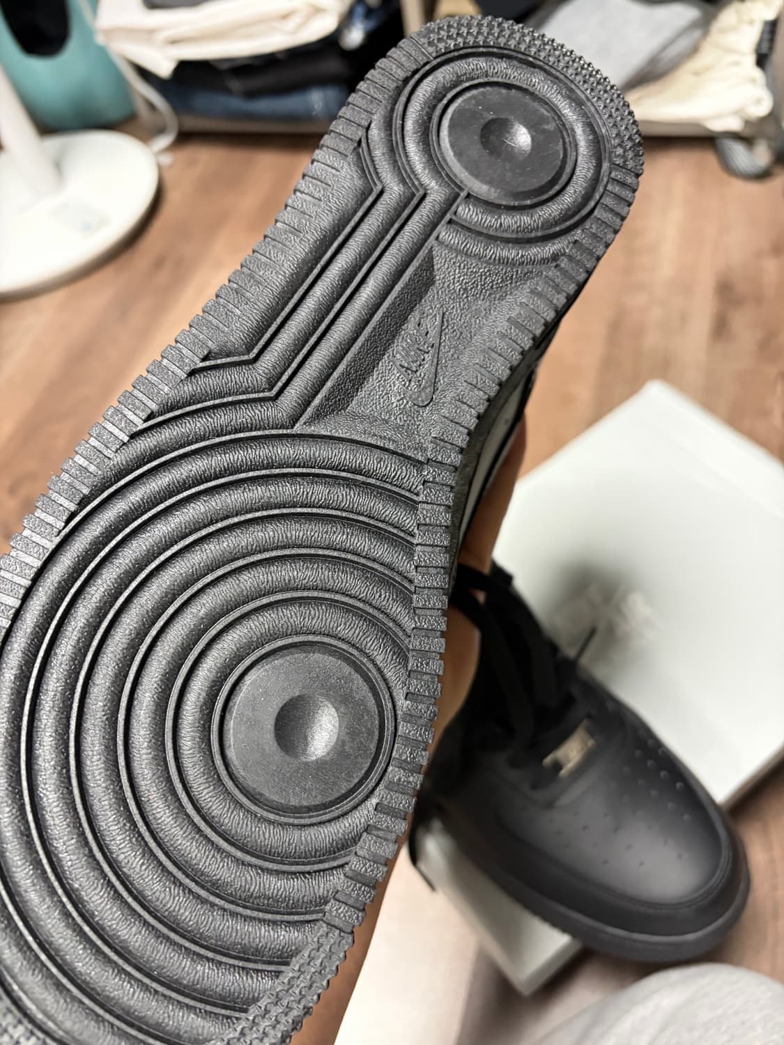 에어포스 275 트리플블랙 상품이미지3