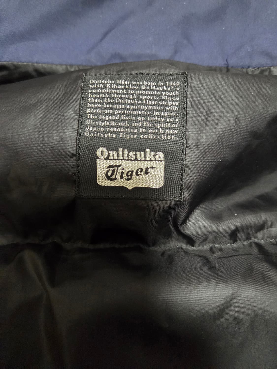 오니츠카타이거 네입 다운 패딩 상품이미지10