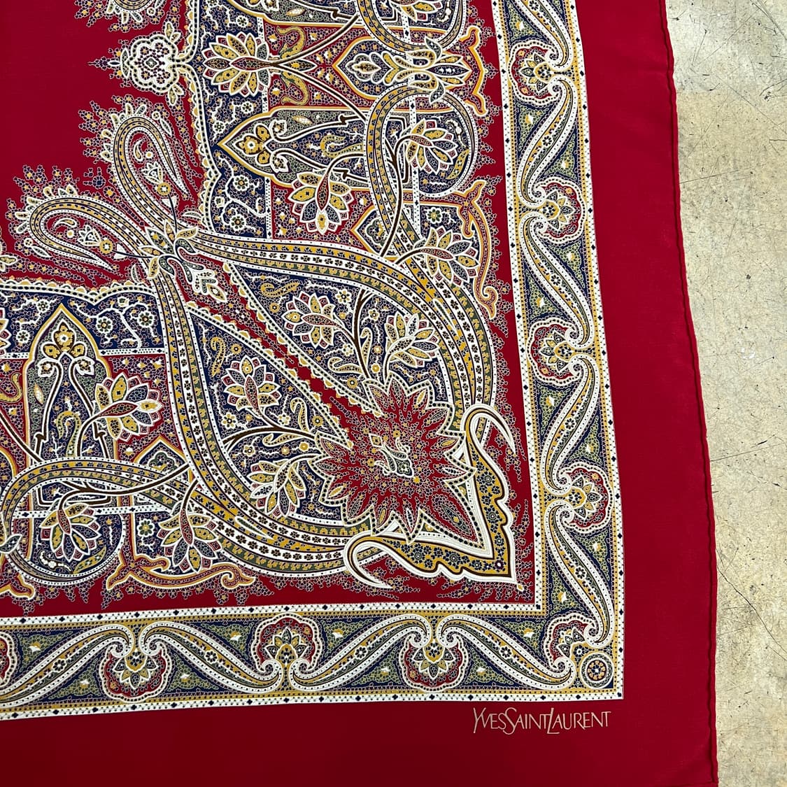 입생로랑 페이즐리 실크 스카프 상품이미지3