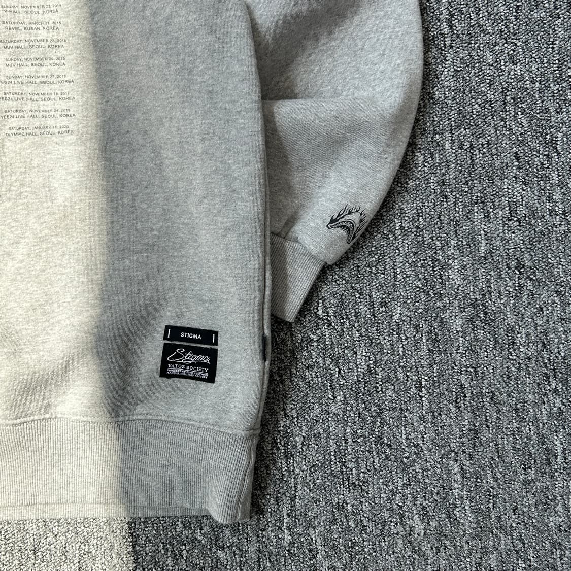 시티그마X허클베리피 분신 굿즈 그레이 맨투맨 상품이미지3