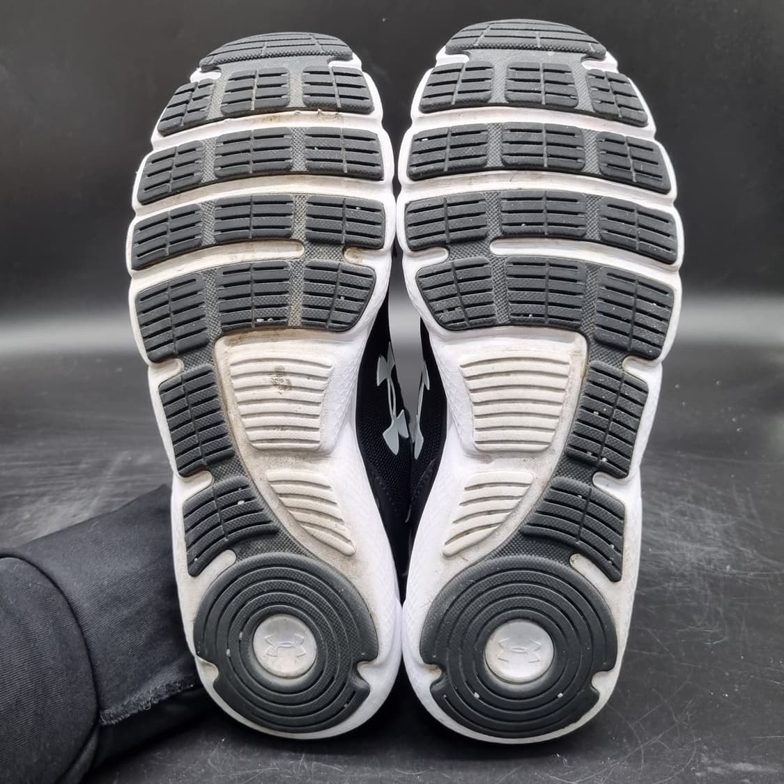 언더아머 UA차지드 어서트9 런닝화275 상품이미지3