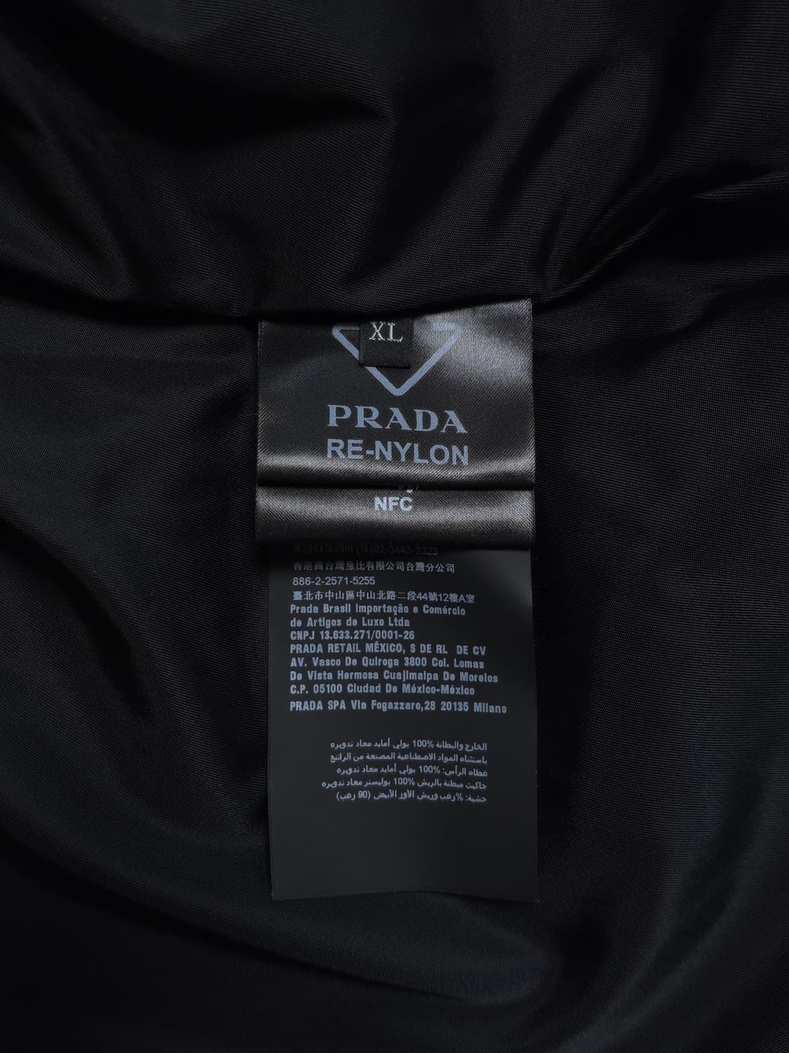 [XL] 프라다 리나일론 퀄팅 패딩 블랙(SGB803) 상품이미지8