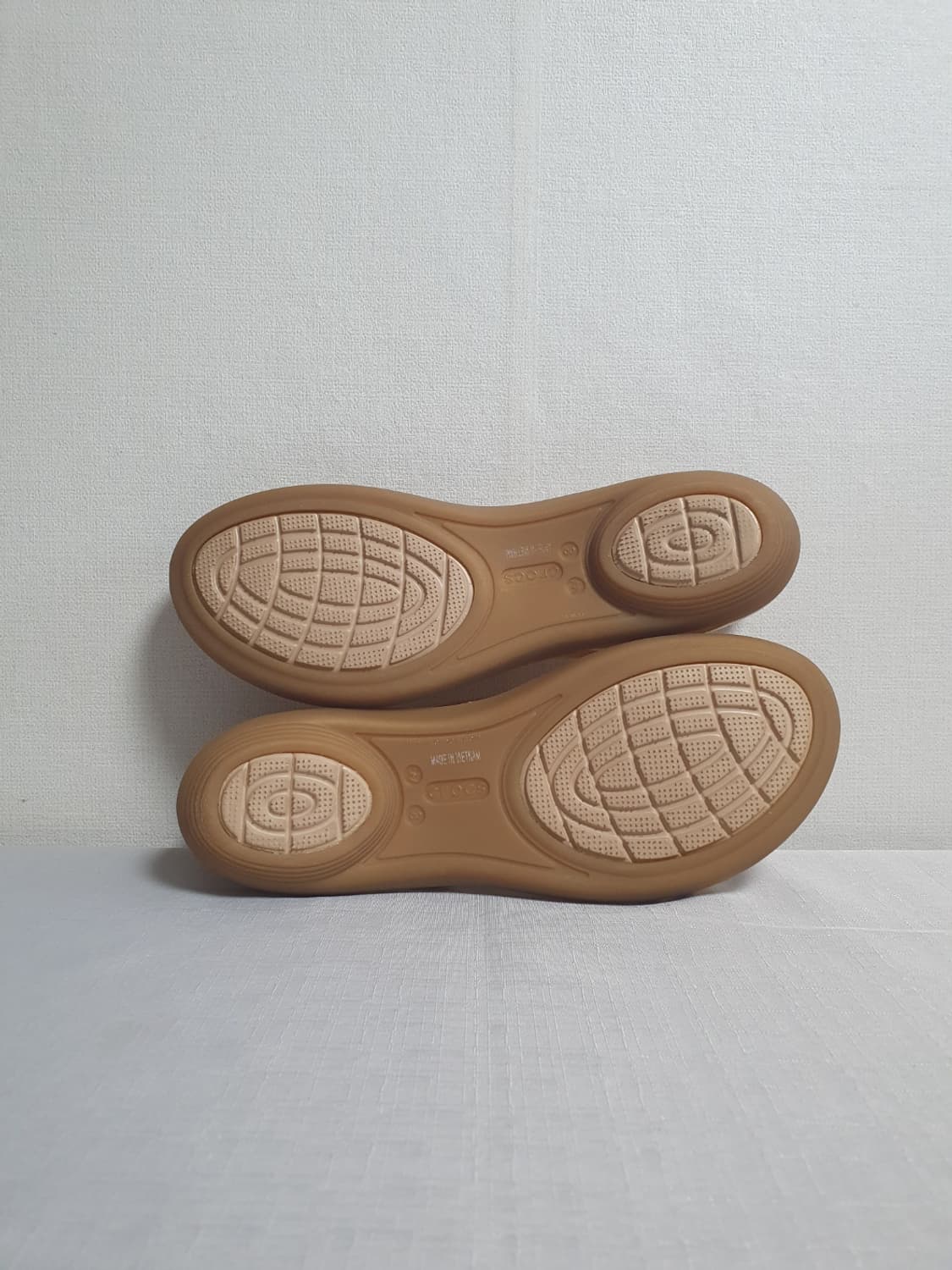크록스 이자벨라 컷 스트래피 브론즈 샌들 250mm 상품이미지7