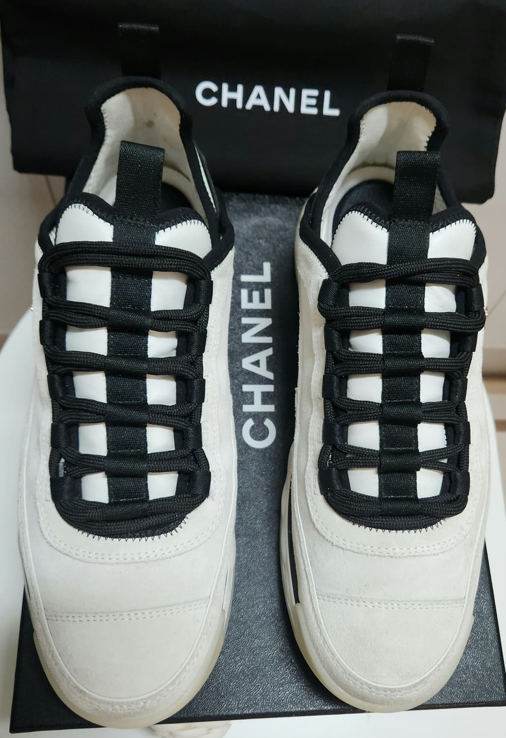 [정품) 샤넬 스니커즈 운동화 스웨이드 카프스킨 CC골드로고/화이트 41 상품이미지2
