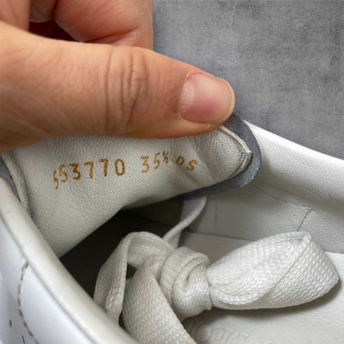 알렉산더맥퀸 화이트 오버솔 스니커즈 35.5 상품이미지6