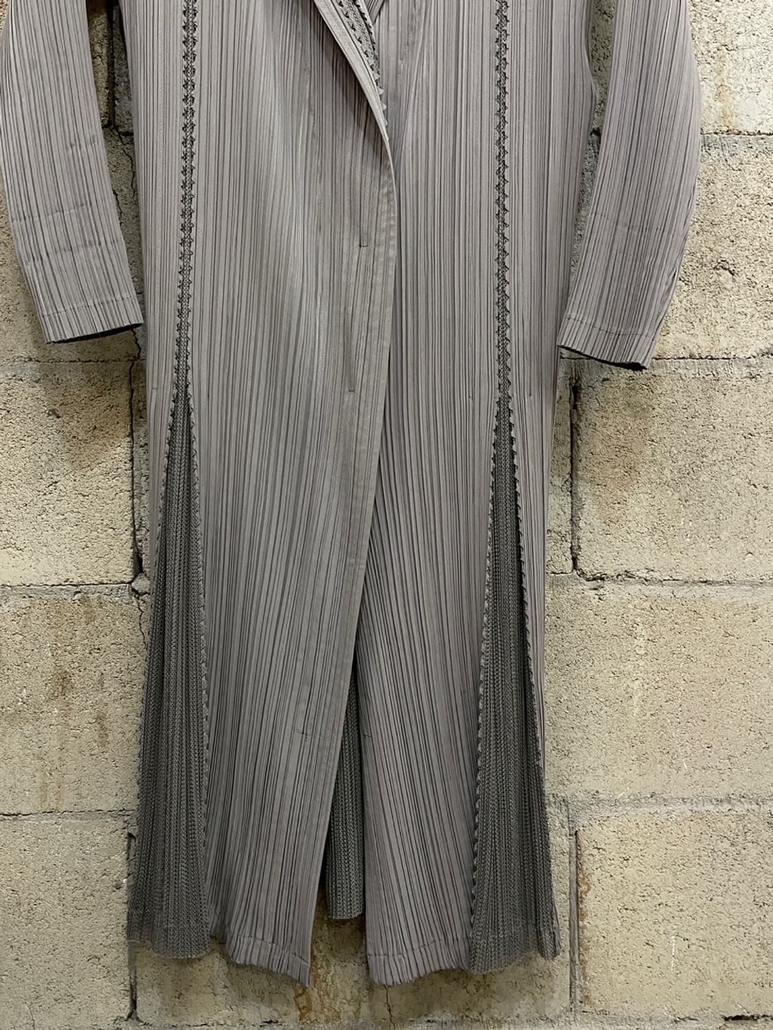 이세이미야케 페테 플리츠 롱 자켓 상품이미지3