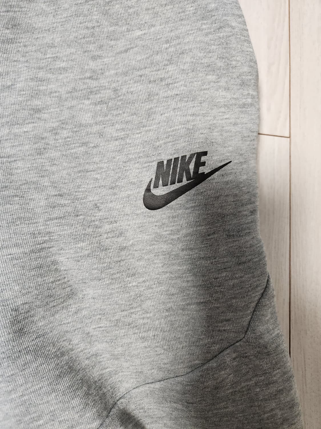 나이키 테크팩 테크 플리스 조거 팬츠s

오염 하자 없이 깨끗해요^^

 상품이미지2