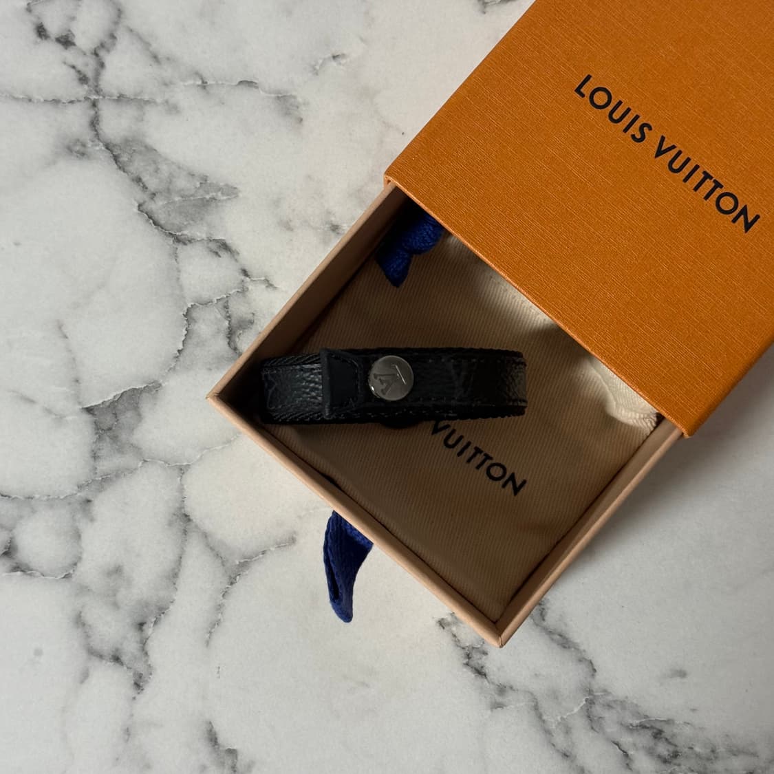 [새상품,21] 루이비통 LV 팔찌 블랙 상품이미지2