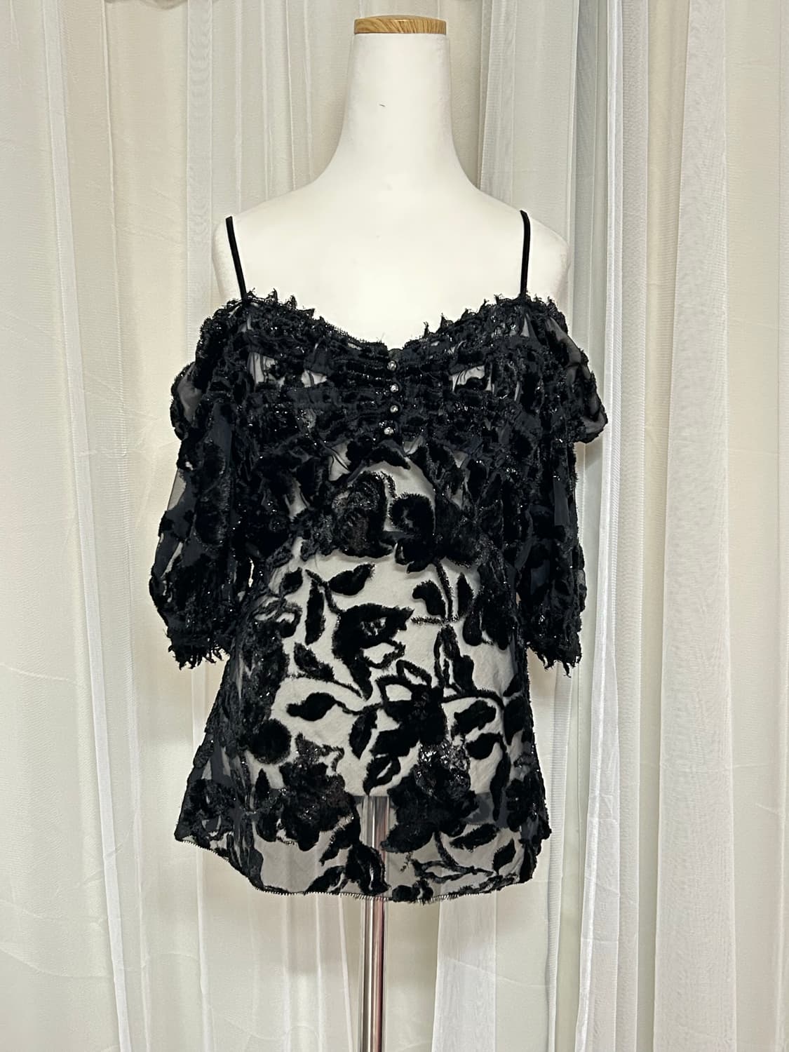 고스 고딕 벨벳 글리터 시스루 오프숄더 탑 상품이미지1