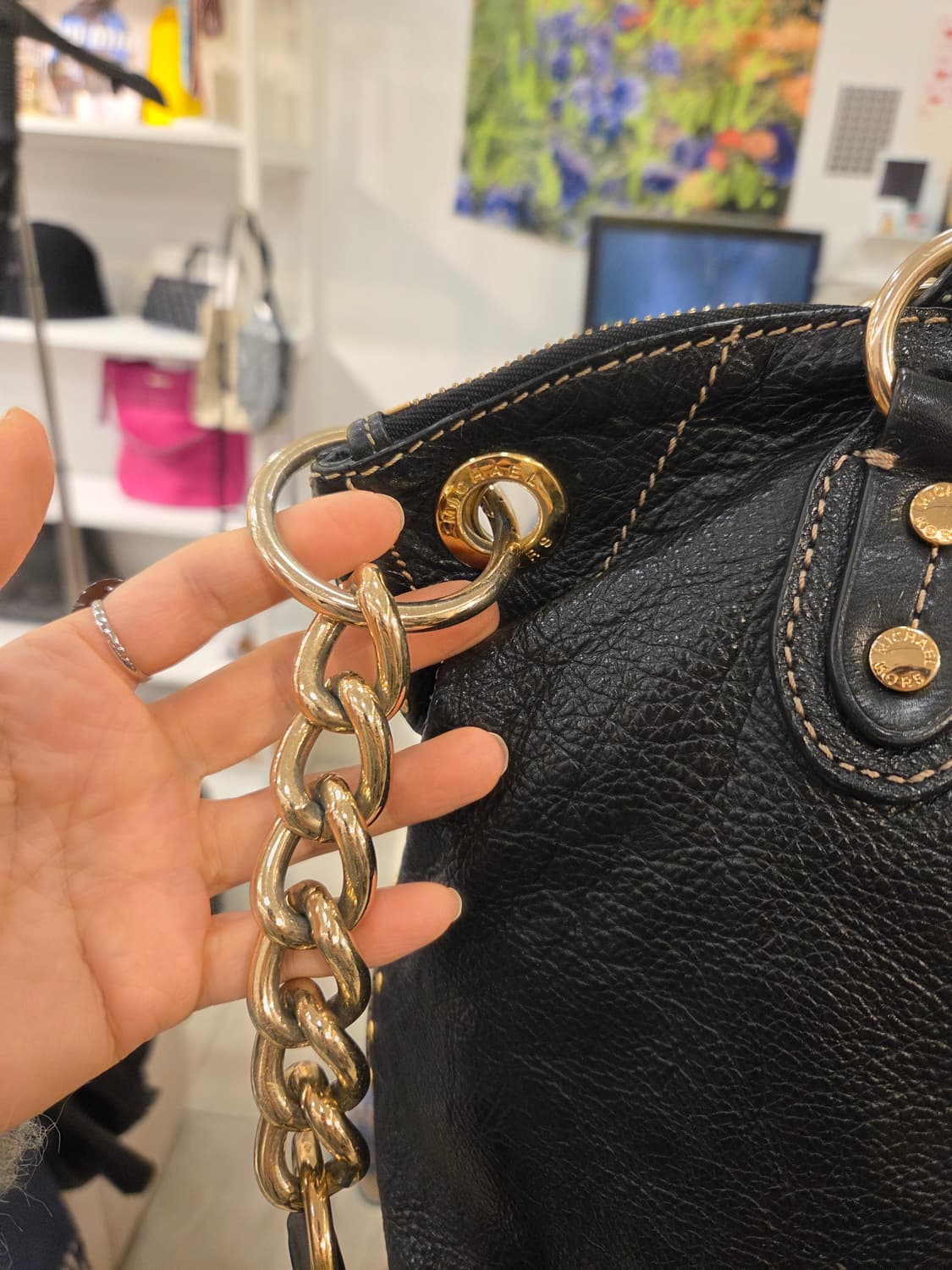 마이클코어스 스터드 숄더백 상품이미지2