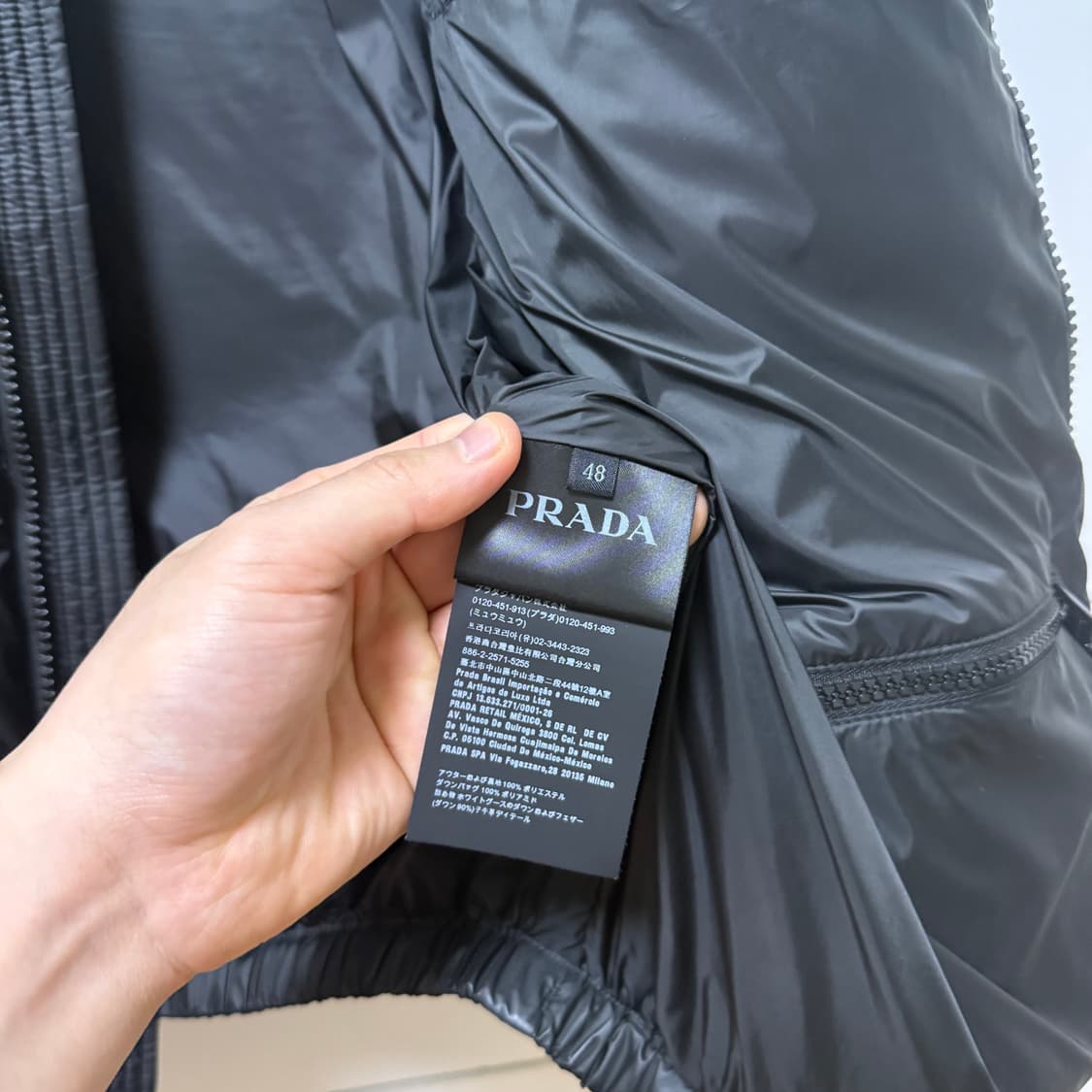 프라다 삼각로고 나일론 봄버 패딩 자켓
48사이즈 상품이미지4