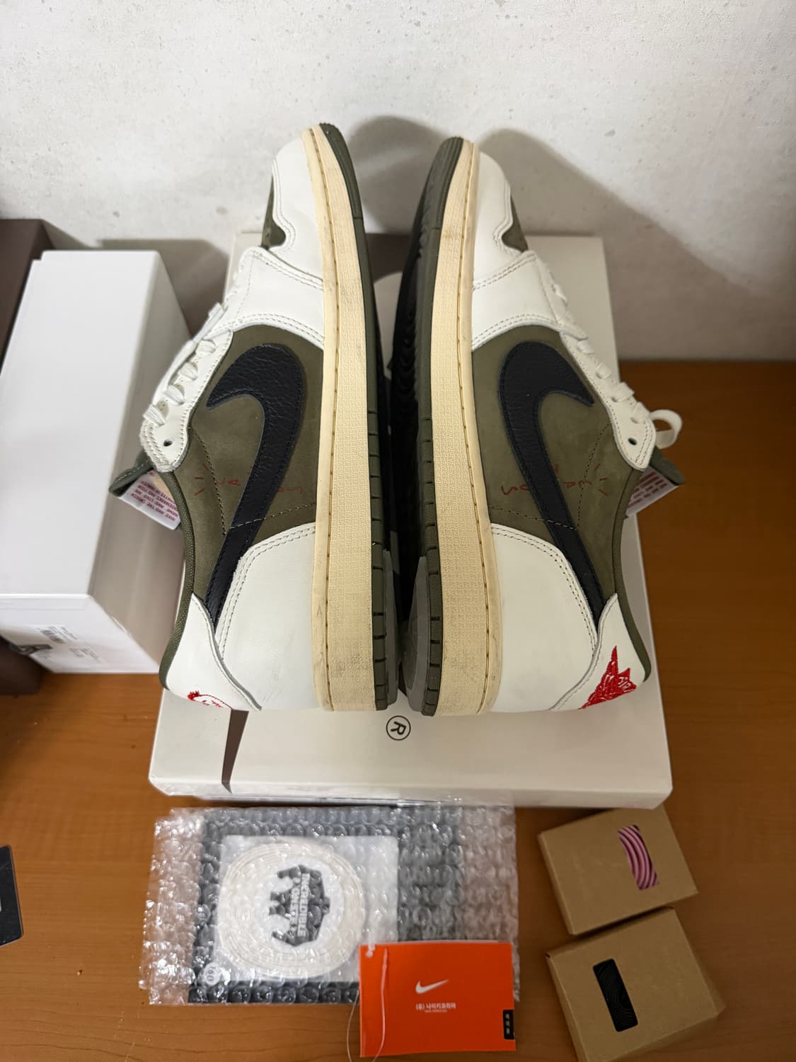 290 조던1x트래비 스캇 레트로 로우 OG SP 리버스 올리브 상품이미지5