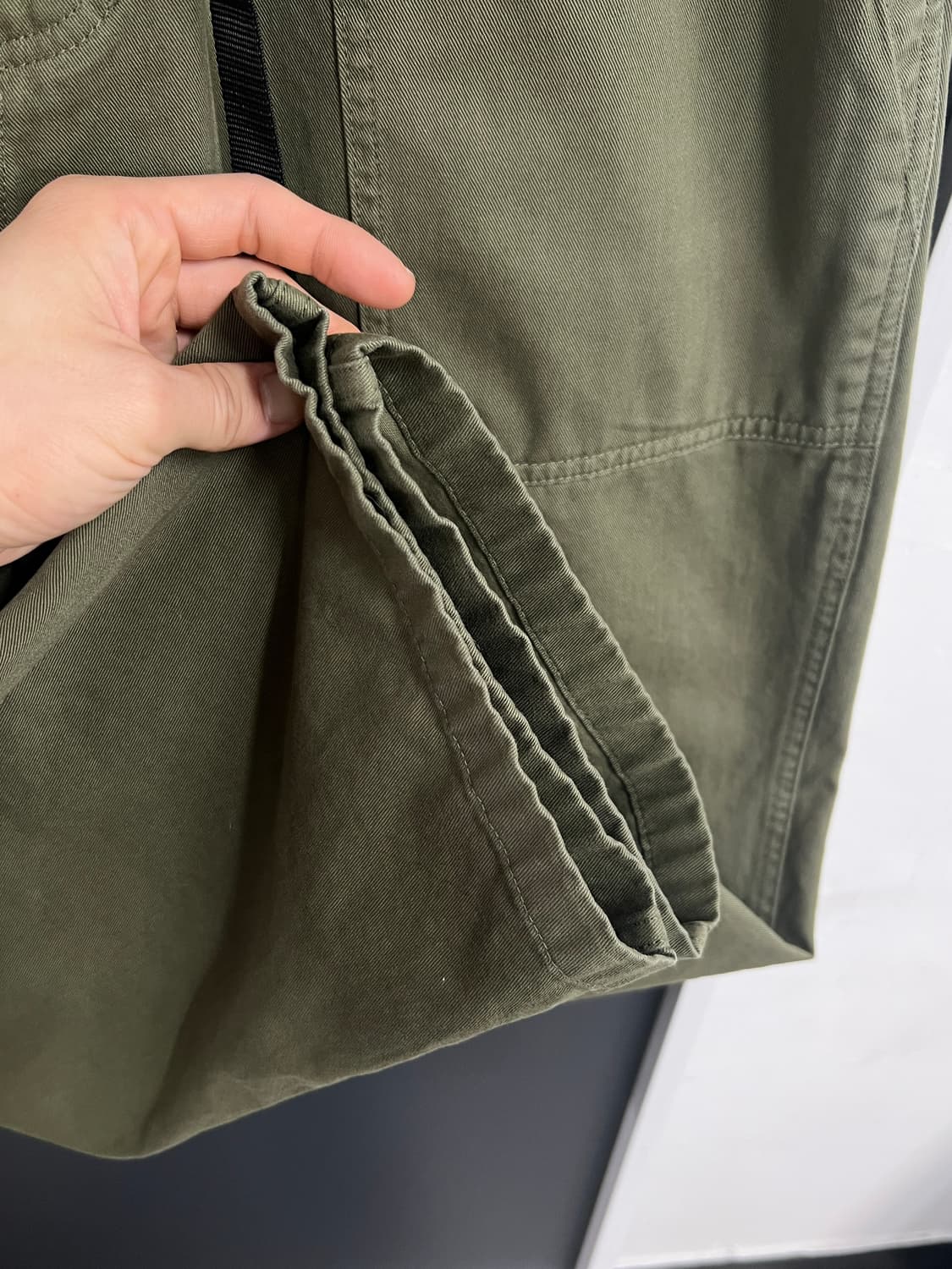 Gramicci 그라미치 루즈 테이퍼드 카키 팬츠 상품이미지4