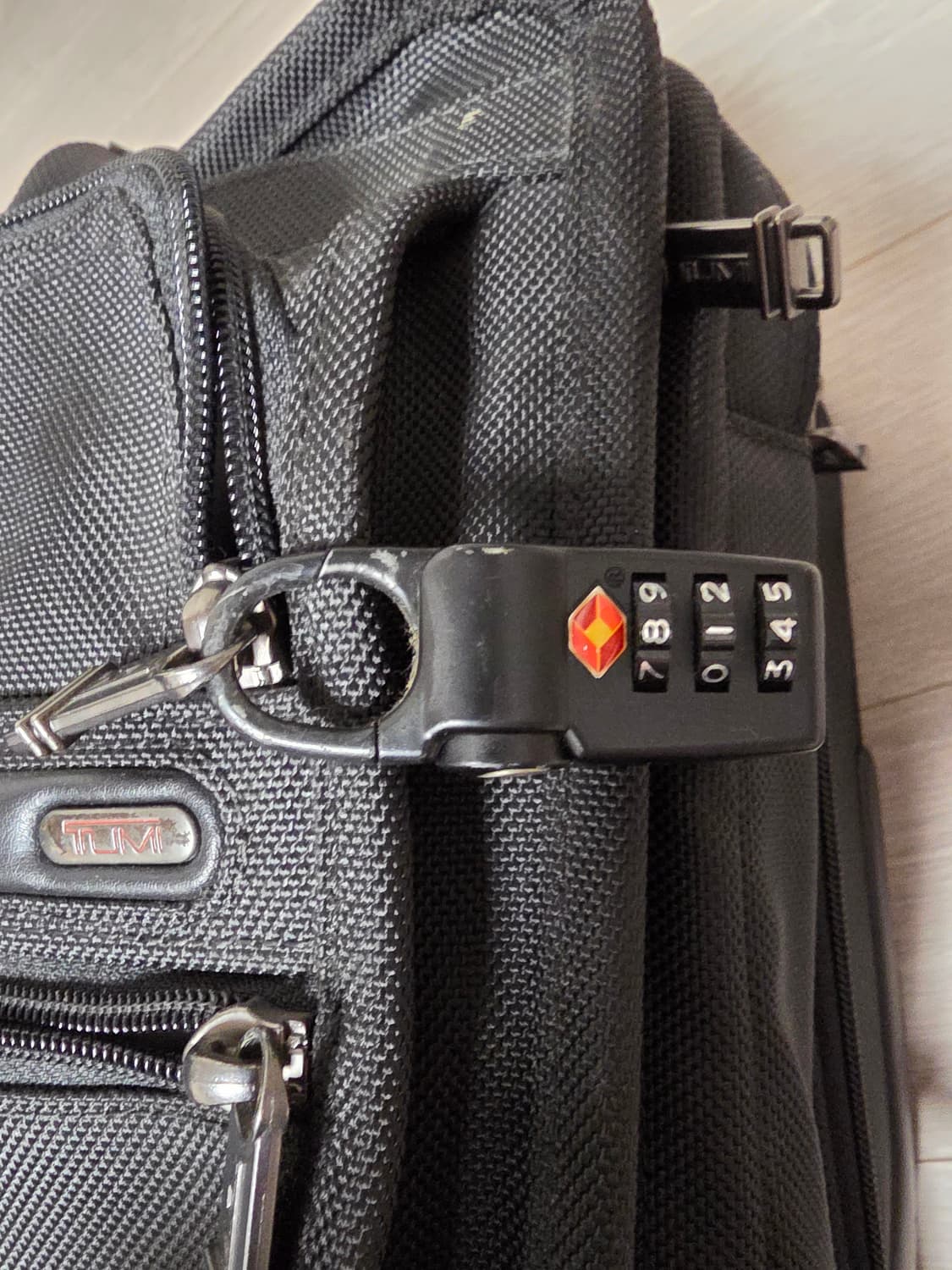 TUMI(투미) 알파 디럭스 2휠 브리프케리어 (품번: 26104D4)
 상품이미지10