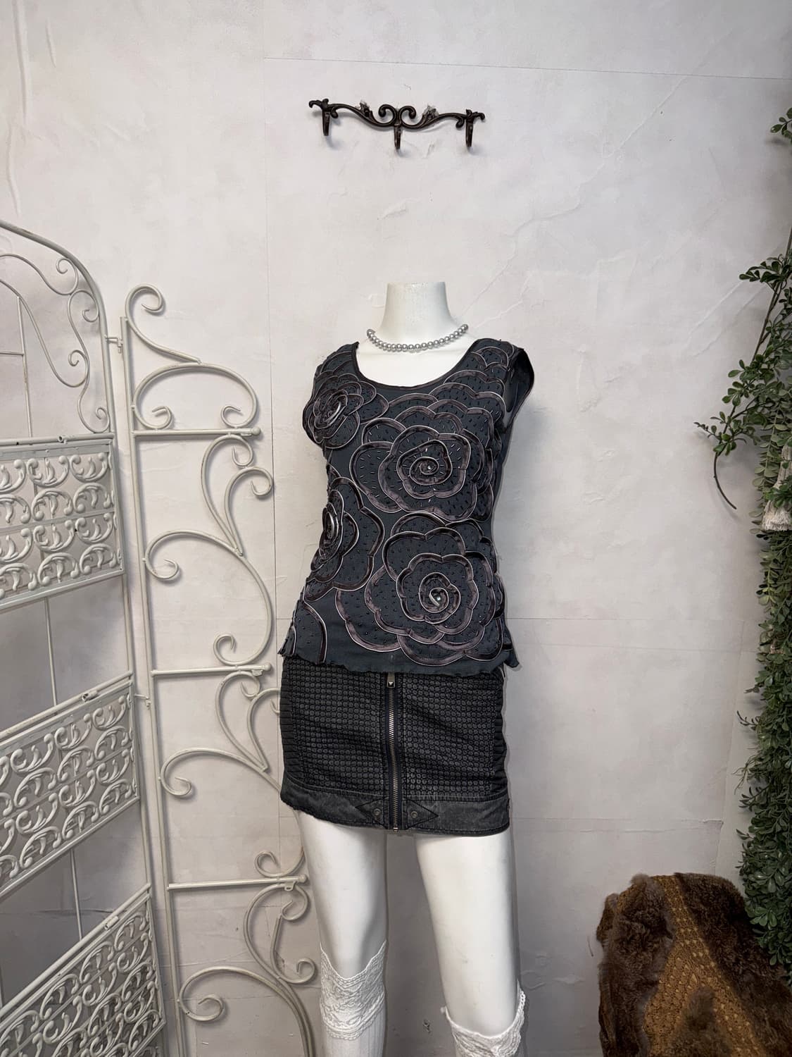Charcoal satin rose mesh beads 슬리브리스 상품이미지6