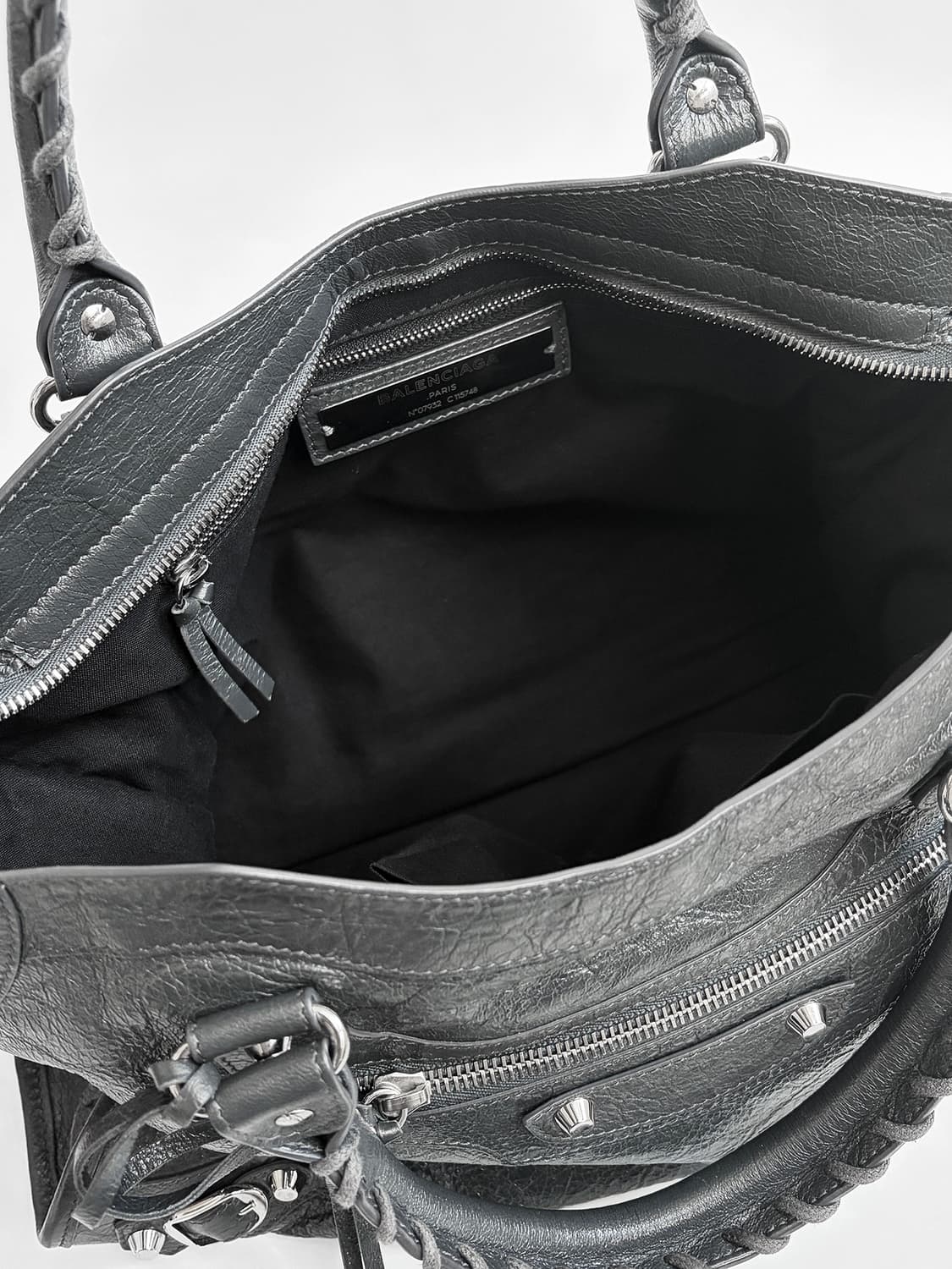 발렌시아가 클래식 시티백 미듐 판매합니다. 상품이미지6