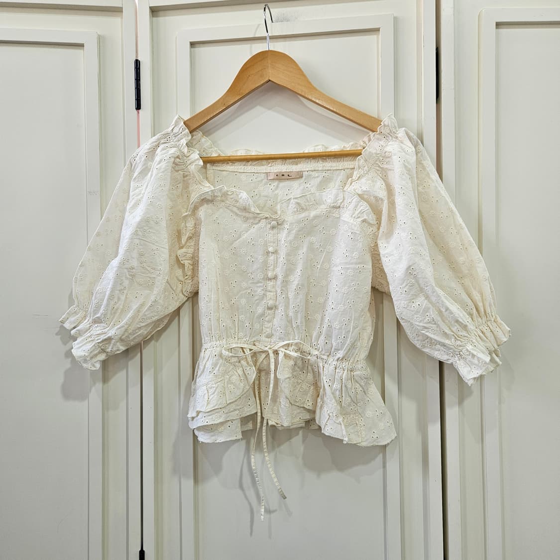 펀칭 코튼 오프숄더 블라우스 상품이미지1