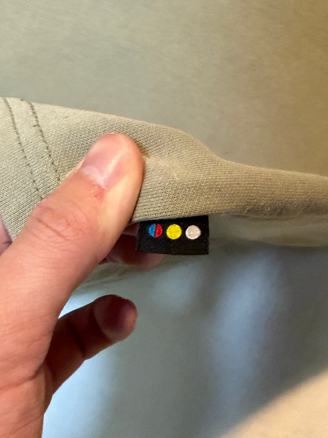 아이앱 스튜디오 반팔 티셔츠 올리브 카키 상품이미지3