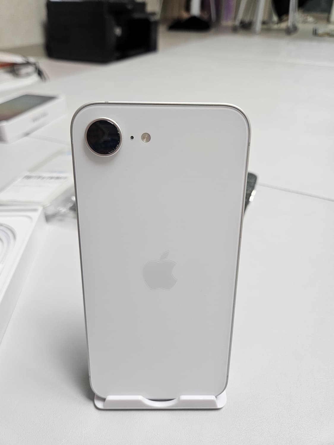 아이폰16e 상품이미지2