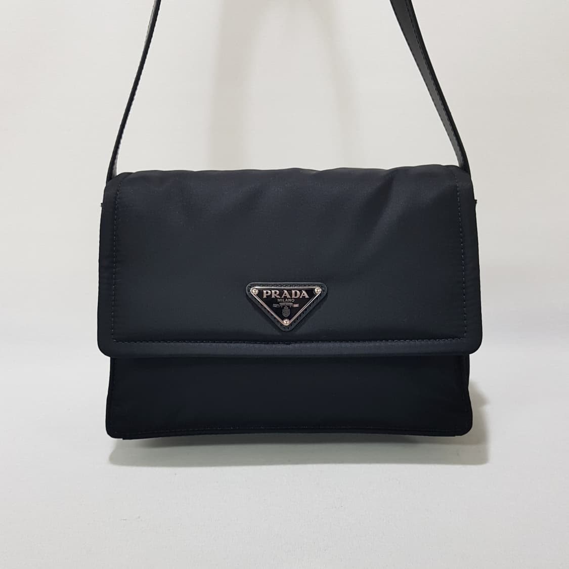 프라다 트래블러 스몰 리나일론 패딩 숄더백 1BD313 상품이미지2