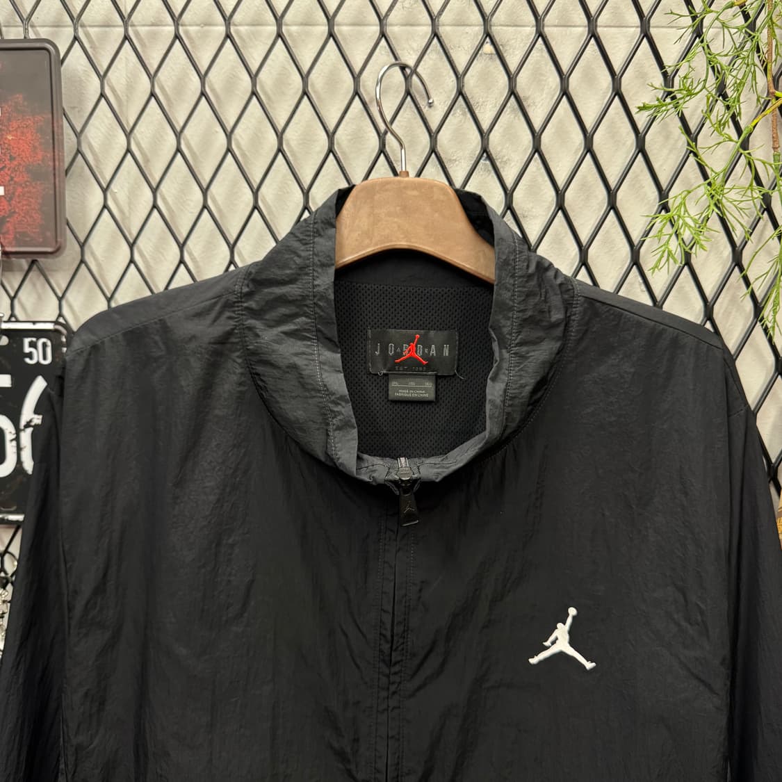 나이키 조던 에센셜 우븐 플라이트 바람막이 후면 로고 포인트 블랙 상품이미지3