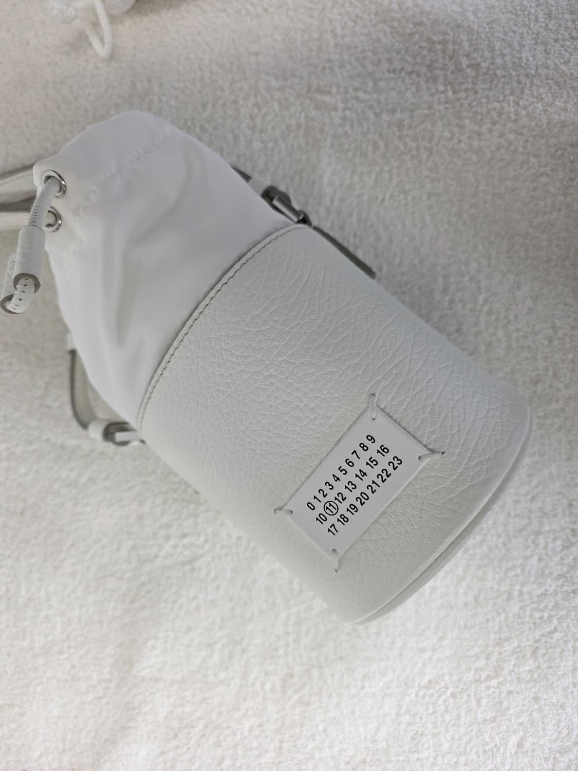 마르지엘라 미니 버킷백 화이트 상품이미지2