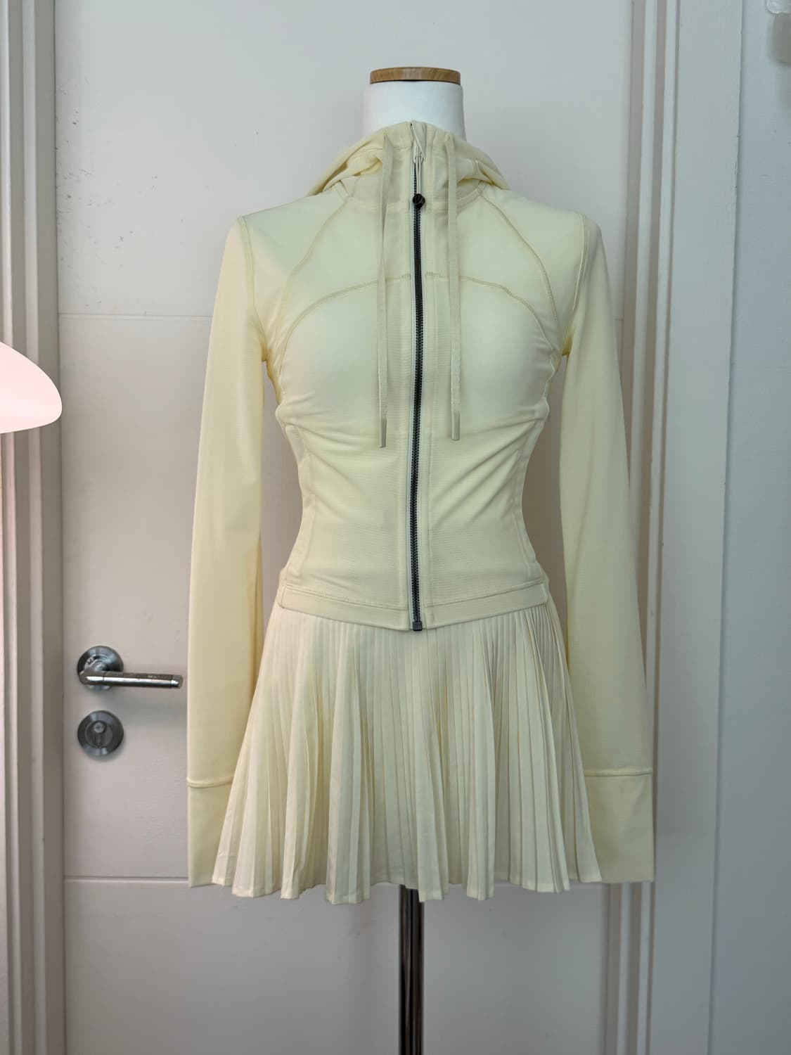 룰루레몬 디파인 크롭 메쉬자켓 + 테니스 스커트 sundance 상품이미지2