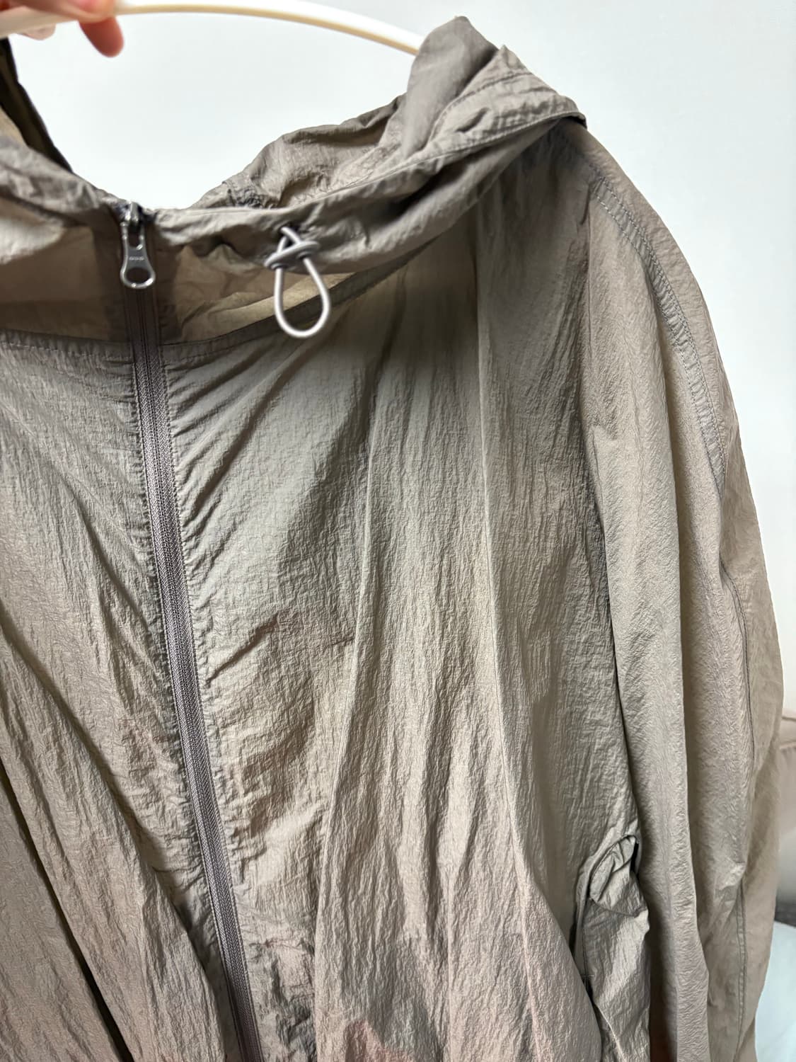 AMOMENTO SHEER NYLON HOODED JUMPER 상품이미지4