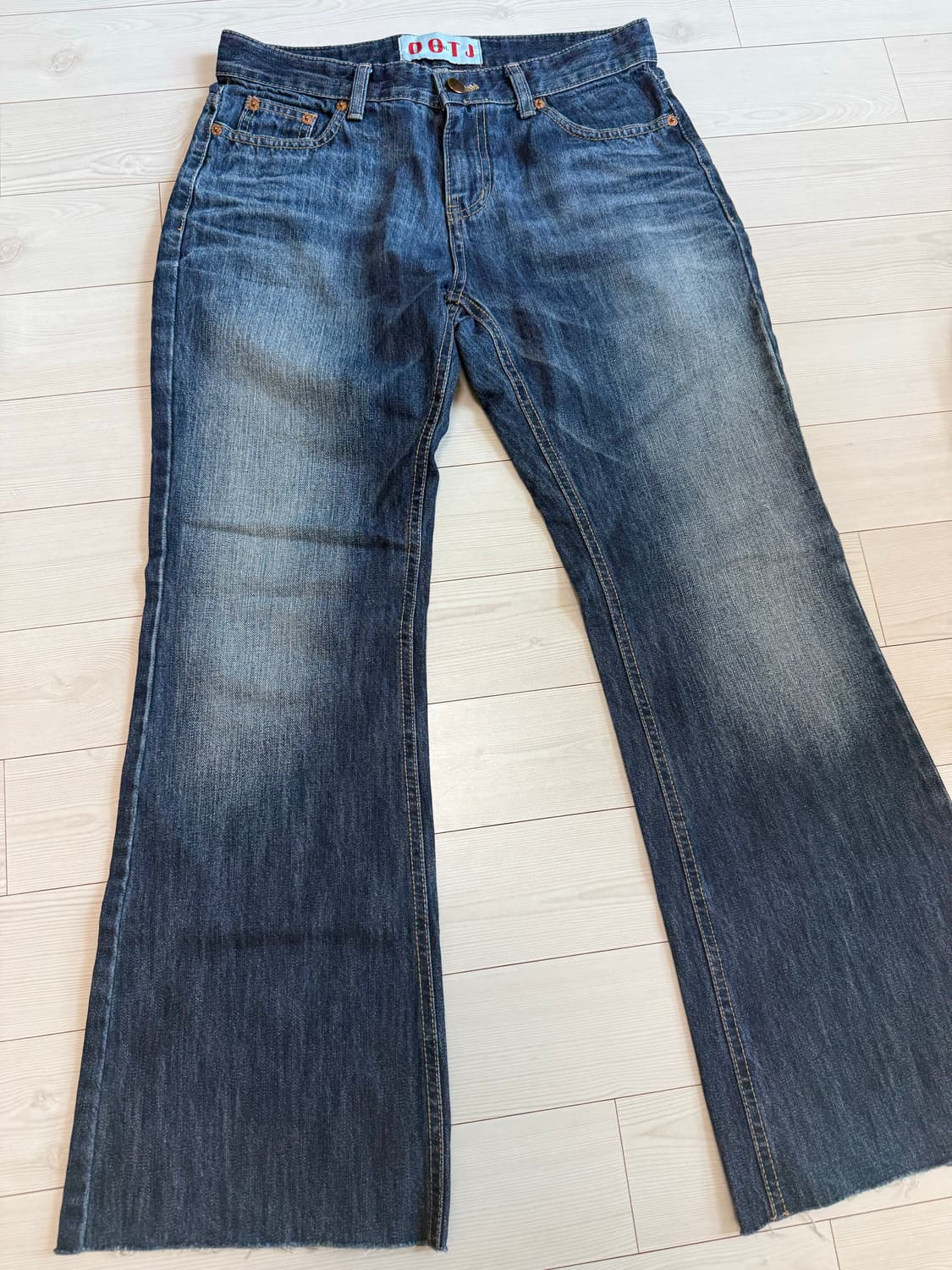 로우 딥딥 엠보워싱 세미부츠컷 데님팬츠 상품이미지5