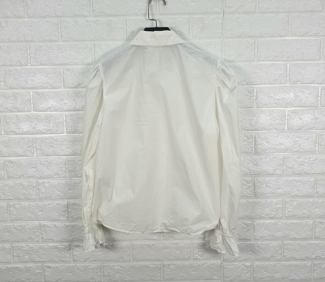 [55]에잇세컨즈 자수 소매퍼프 블라우스 상품이미지3