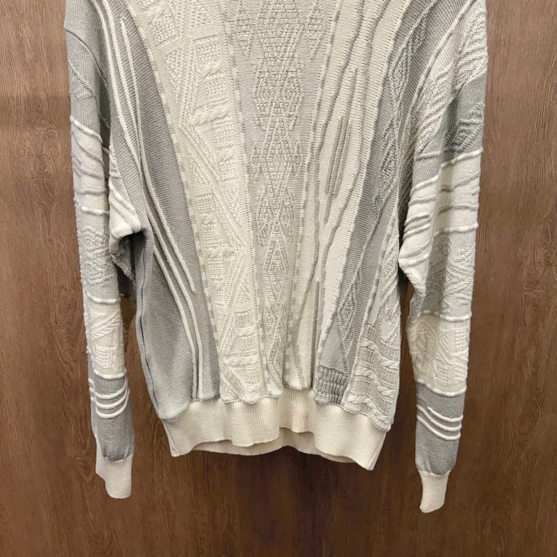 란셀 니트 스웨터 케이블 패턴 믹스 조직 디테일 아이보리 상품이미지5