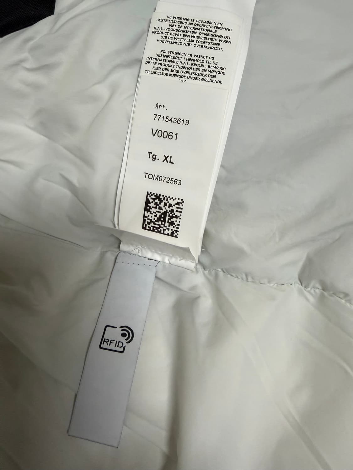 스톤 아일랜드 나일론 메탈 에코닐 재생 나일론 패딩 상품이미지8